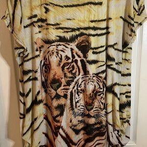 Lioness Tee
